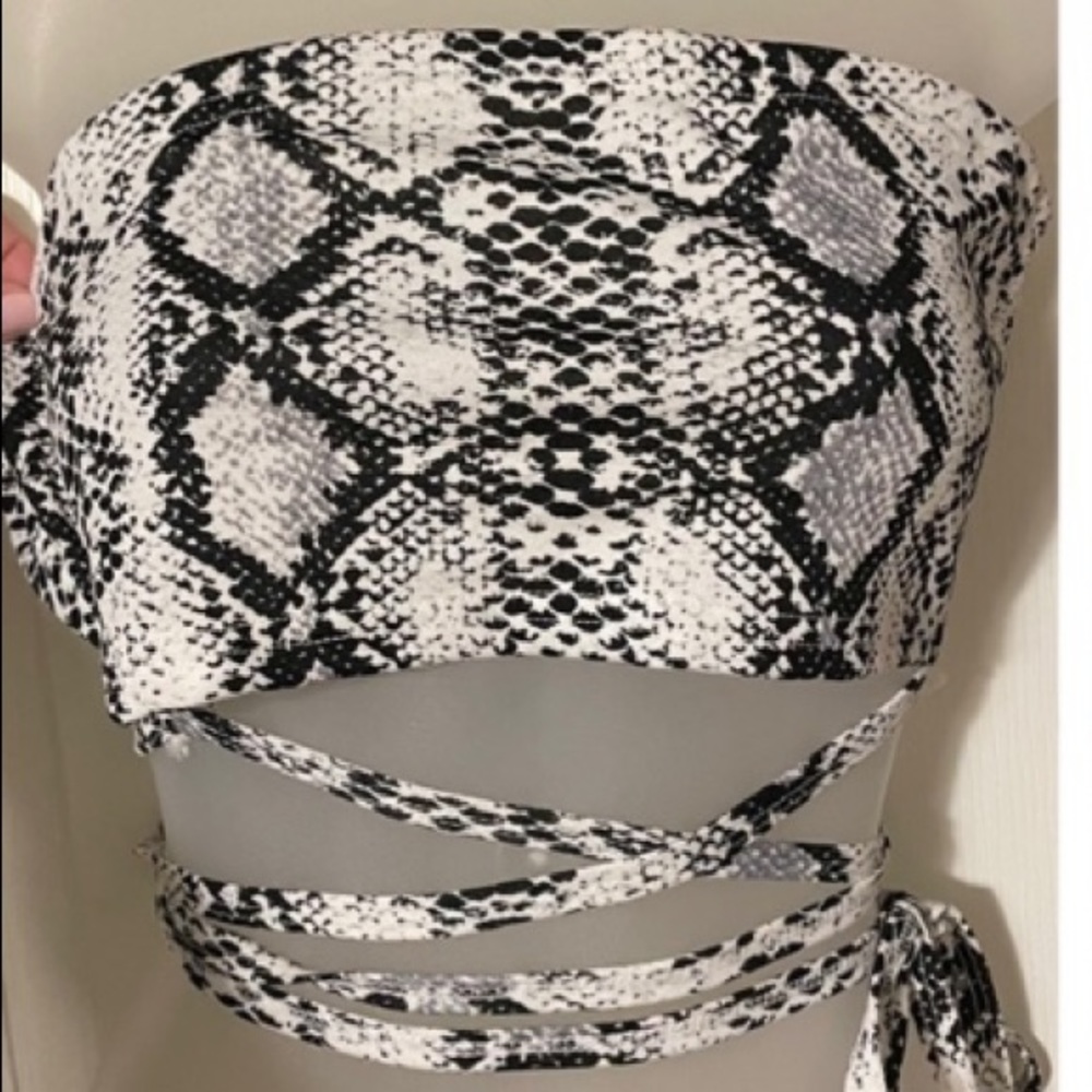 NWT * Zaful cream and gray snake skin tie waist tube top in size 4